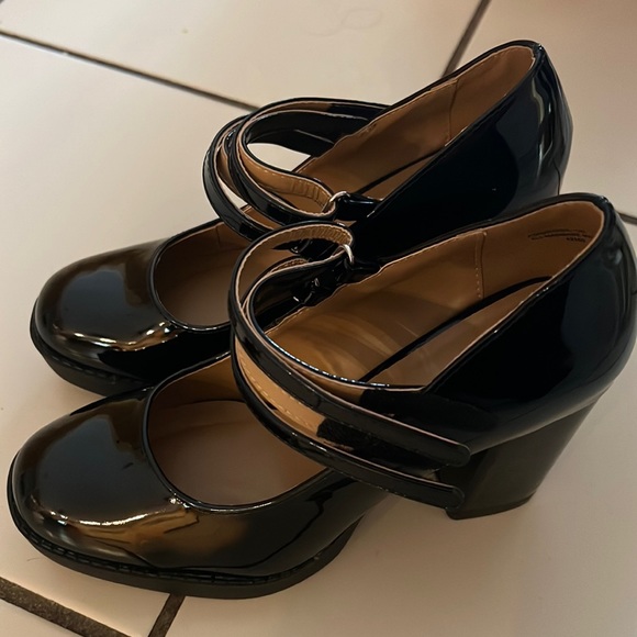 Black Patent Dual Strap Mary Jane Platform Chunky Pumps - Picture 2 of 11